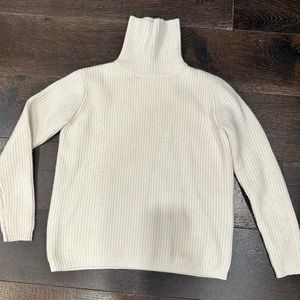 COPY - JENNI KAYNE
Cashmere Turtleneck size XS  100% Cashmere